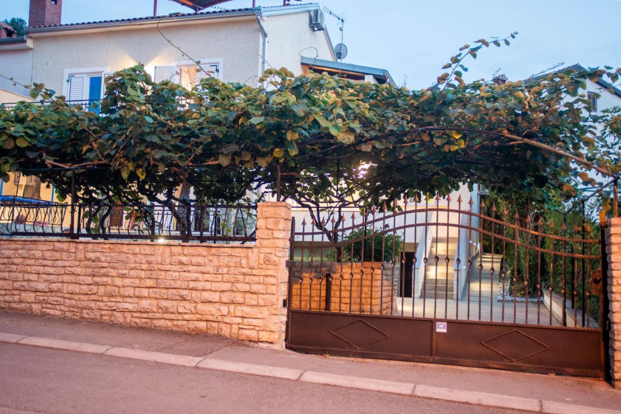 Wellness Studio D'Or - Exclusive New Apartment With Whirlpool, Sauna, Sunny Terrace, Private Parking Poreč Exteriör bild