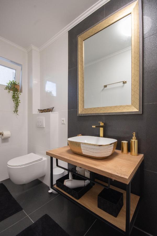 Wellness Studio D'Or - Exclusive New Apartment With Whirlpool, Sauna, Sunny Terrace, Private Parking Poreč Exteriör bild