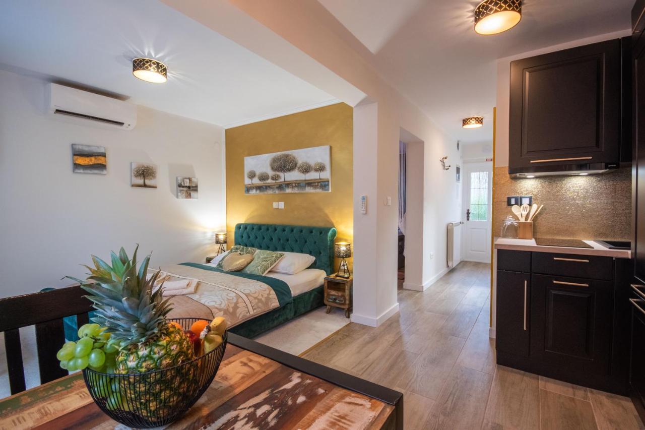 Wellness Studio D'Or - Exclusive New Apartment With Whirlpool, Sauna, Sunny Terrace, Private Parking Poreč Exteriör bild